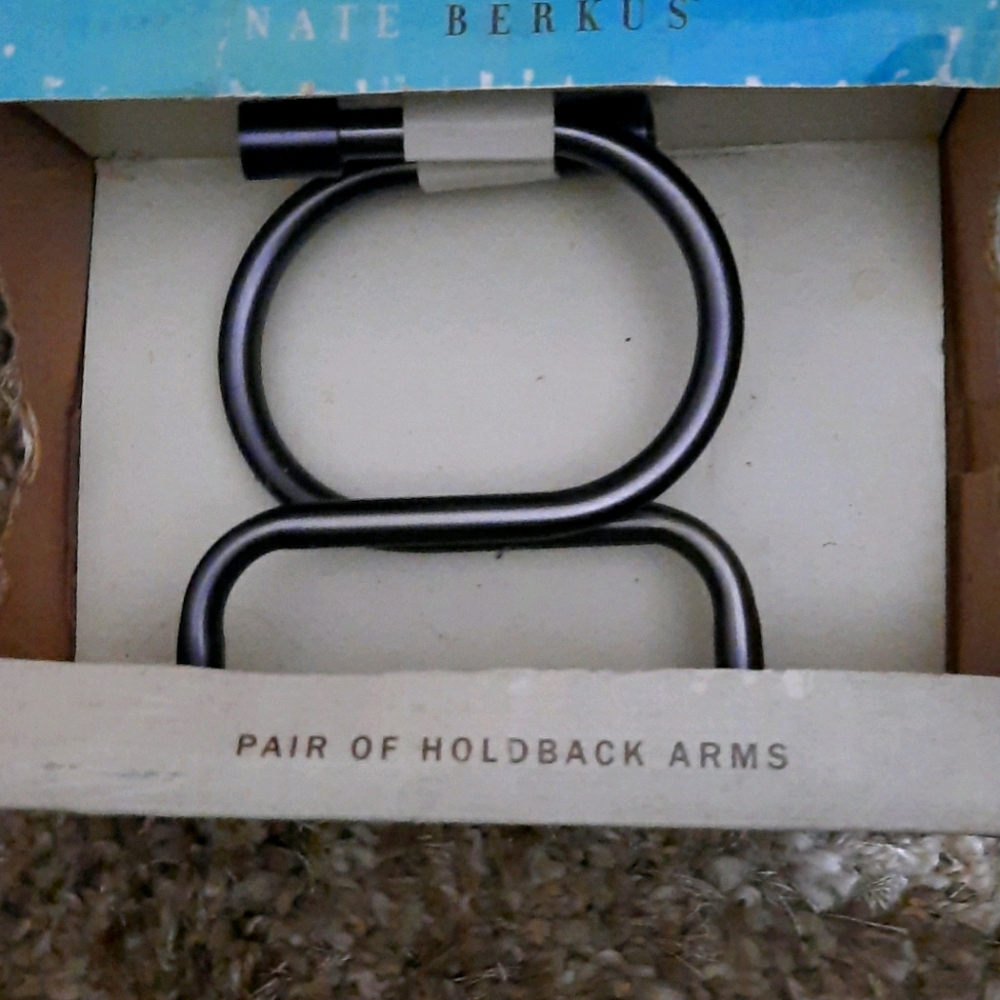 Pair of holdback arms